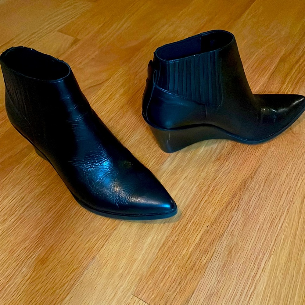 Calvin Klein soft leather pull on black booties - size 6.5M- gently worn